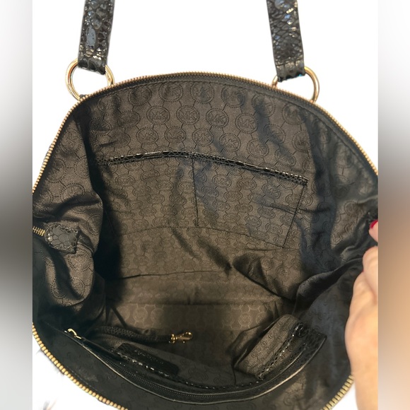 Michael Kors Crossbody Hobo Snakeskin Print NWT - Picture 5 of 5